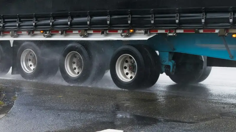 Отмена сборов за первичную регистрацию грузовиков: что нужно знать казахстанцам