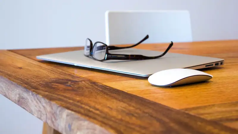 "Убегать в работу": психолог озвучила тревожные признаки