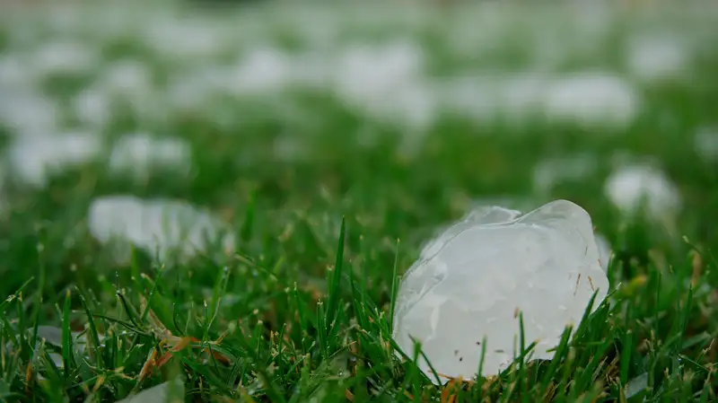 Сильная жара и неустойчивая погода с градом ожидаются в Казахстане