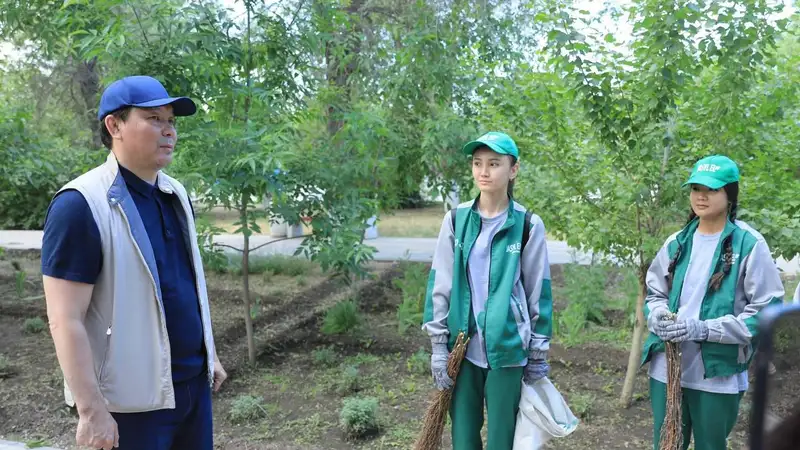 Акция "Таза Қазақстан": актюбинцы вышли на субботник