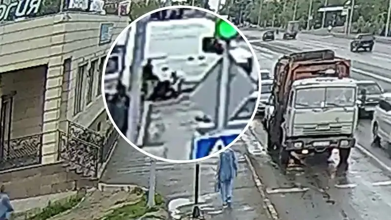 Подросток с приступом эпилепсии упал посреди улицы в Абайской области