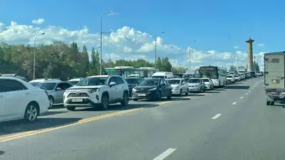 Огромные пробки поглотили столицу: в полиции Астаны обратились к жителям , фото - Новости Zakon.kz от 14.06.2024 15:58