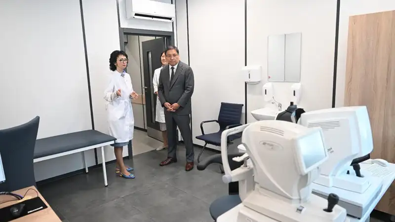 Аким Алматы Ерболат Досаев поздравил медиков в преддверии профессионального праздника