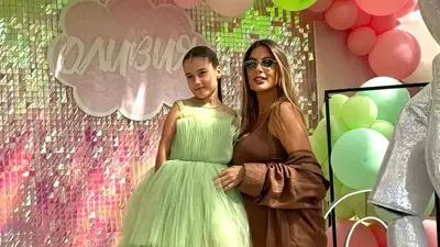 Порно жұлдыз Зара Уайттың жалаңаш суреттері Олар сорып, фотосуреттер береді