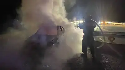 автомобиль сгорел, фото - Новости Zakon.kz от 17.06.2024 01:55