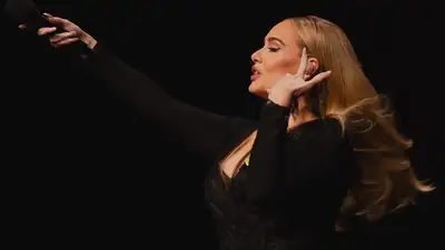 Мировая звезда Адель выступила в платье российского модного дома, фото - Новости Zakon.kz от 17.06.2024 08:47