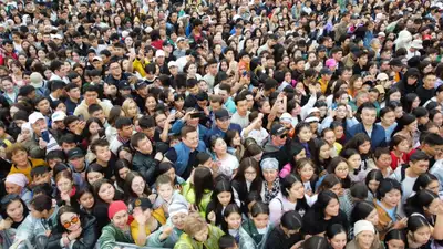 люди на улице, фото - Новости Zakon.kz от 17.06.2024 12:43