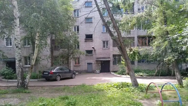 Еще один малыш выпал из окна в Казахстане