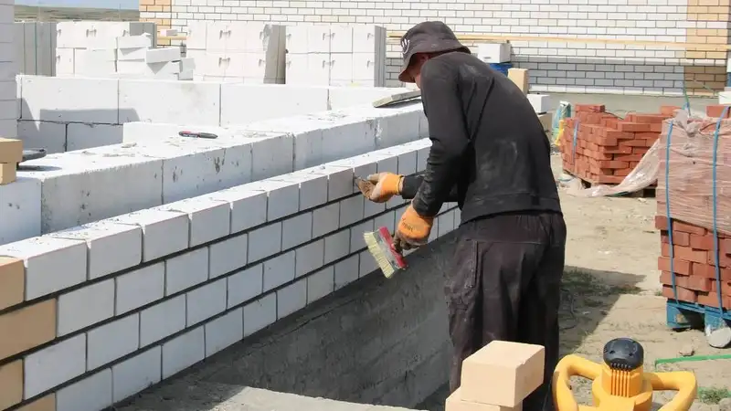 В селах Актюбинской области, пострадавших от паводка строят дома