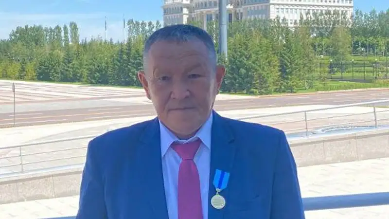 Спас Актобе от наводнения: Токаев наградил пенсионера