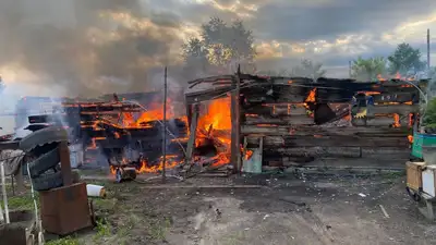 пожар в жилом доме, фото - Новости Zakon.kz от 20.06.2024 06:23