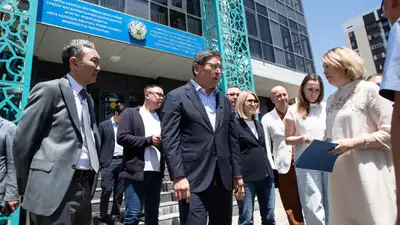 Ерболат Досаев проверил строительство соцобъектов в Жетысуском районе, фото - Новости Zakon.kz от 25.06.2024 13:22