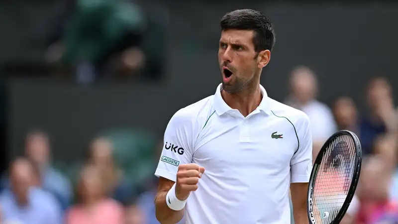 Джокович провел первую тренировку на корте после операции и готовится к "Уимблдону"