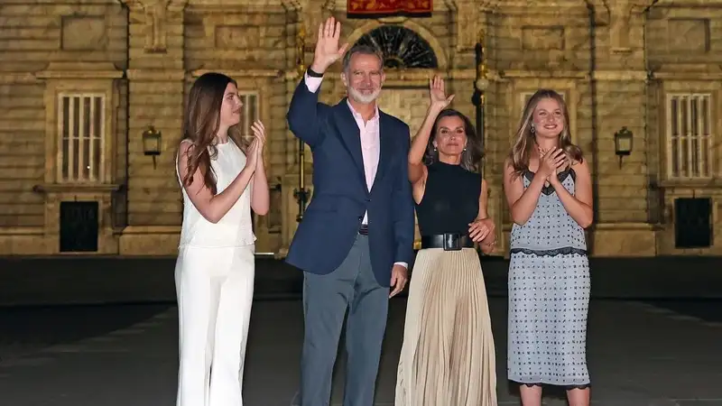 Евро-2024: король Испании лично поздравил игроков в раздевалке сборной