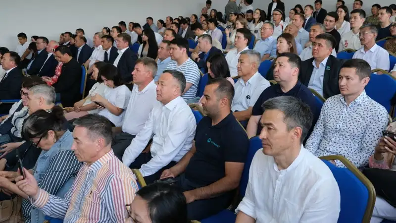 В Кокшетау прошла встреча команд акселератора "MIND" с активом Акмолинской области