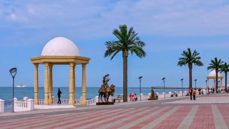 Знаменитые пальмы исчезнут с набережной в Актау