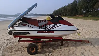 водный скутер сломался далеко от берега, фото - Новости Zakon.kz от 24.06.2024 08:17