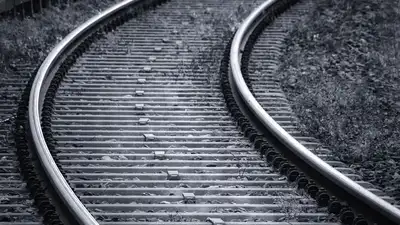 Сход вагонов на юге Казахстана спровоцировал пожар сухостоя , фото - Новости Zakon.kz от 25.06.2024 21:36