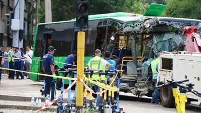 Страшное ДТП с автобусом в Алматы, пассажиры, переломы, фото - Новости Zakon.kz от 27.06.2024 10:21