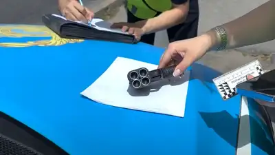 Вооруженного курьера-лихача поймали полицейские Алматы, фото - Новости Zakon.kz от 28.06.2024 11:28