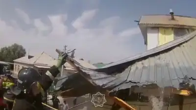 пожар в частном жилом доме в Кентау, фото - Новости Zakon.kz от 28.06.2024 23:04