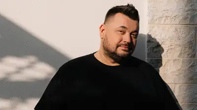 Лидер группы &quot;Руки Вверх!&quot; решил вспомнить прошлое с помощью фанатов, фото - Новости Zakon.kz от 28.06.2024 14:36