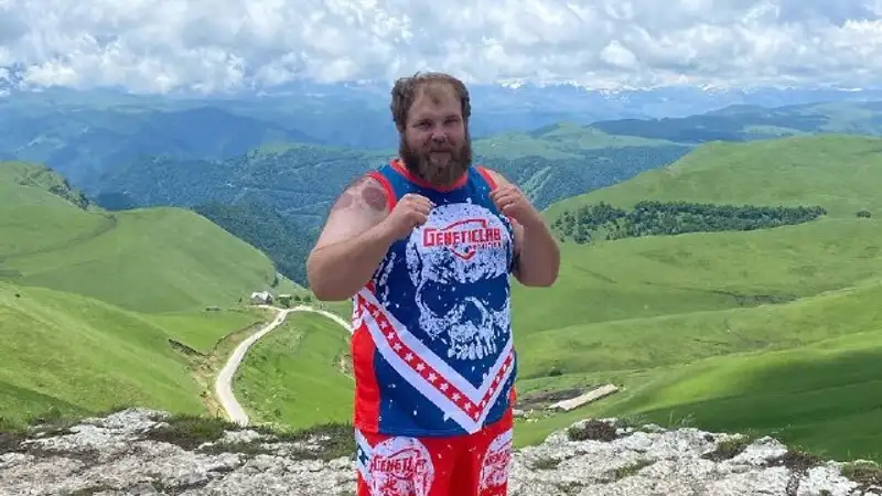 Сибиряк отправил соперника в нокаут одним ударом