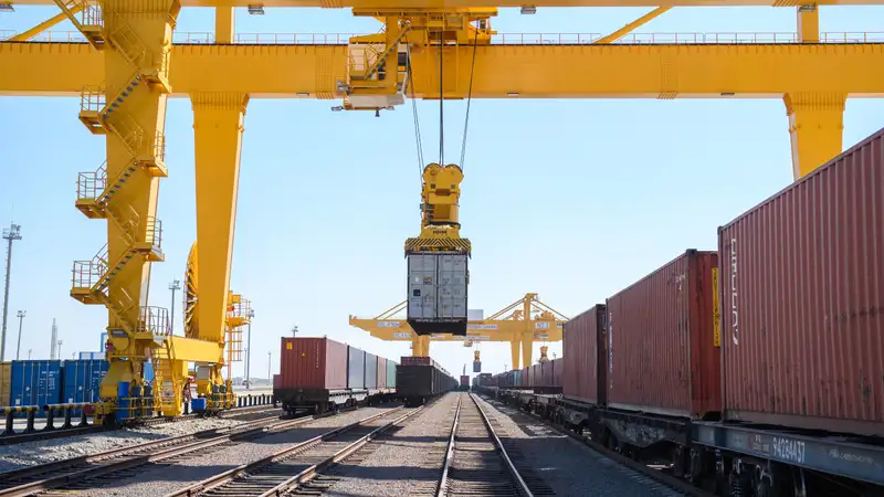 Казахстан ратифицировал соглашение с КНР по развитию Транскаспийского транспортного маршрута