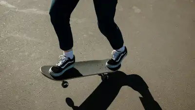 Скейтбордист сел в тюрьму после наезда на ребенка в Актау, фото - Новости Zakon.kz от 01.07.2024 17:44