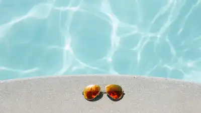 Блогеры из Астаны превратили элитный внедорожник в бассейн, фото - Новости Zakon.kz от 01.07.2024 17:22