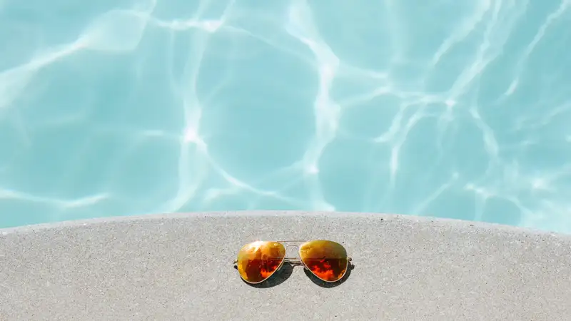 Блогеры из Астаны превратили элитный внедорожник в бассейн