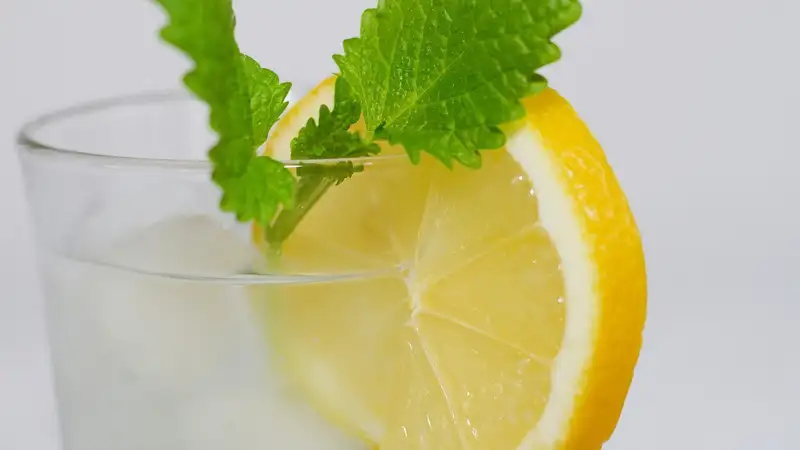 Секреты летнего питания: как избежать обезвоживания и поддержать фигуру