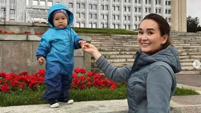 Маленький сын Али Окапова восхитил Казнет своим патриотизмом , фото - Новости Zakon.kz от 04.07.2024 01:51