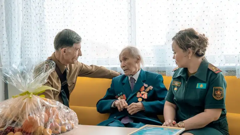 В Алматы со 102-летием поздравили ветерана Великой Отечественной войны