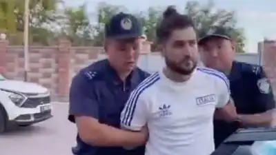 Кадры задержания певица Абдижаппара Алкожи попали на видео , фото - Новости Zakon.kz от 06.07.2024 22:07