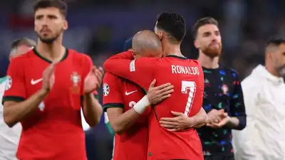 Как Роналду Пепе утешал , фото - Новости Zakon.kz от 06.07.2024 07:30