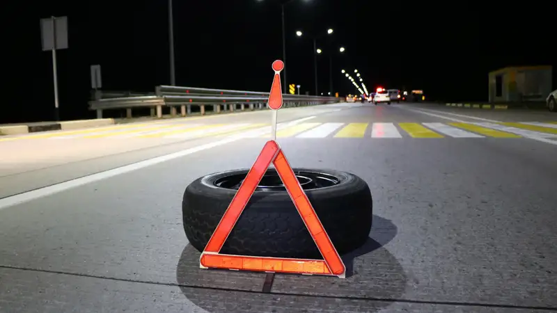 Три человека погибли, 10 пострадали в двух крупных авариях на трассе в Павлодарской области