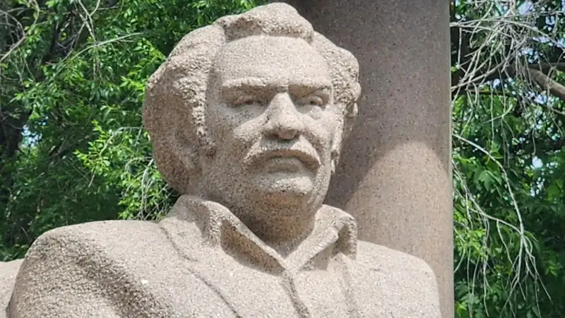 Жительница Алматы рассказала о "Северном кладбище"