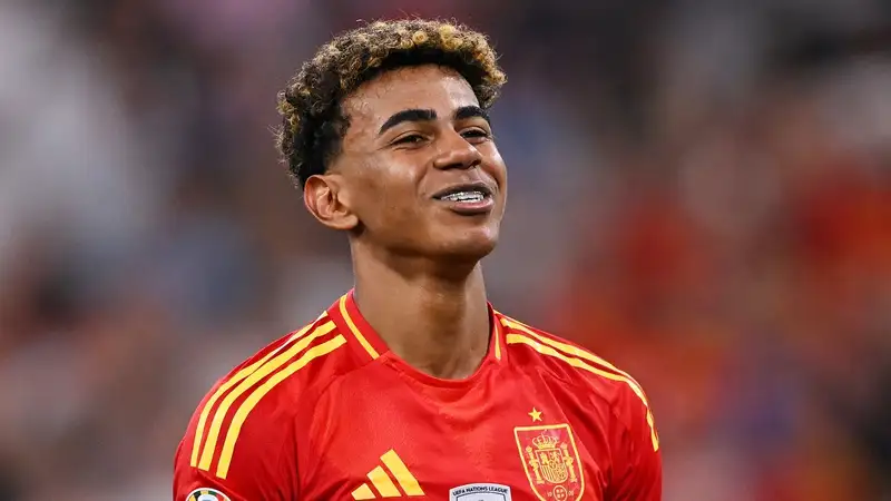 Молодой испанский футболист Ямаль вошел в историю чемпионатов Европы