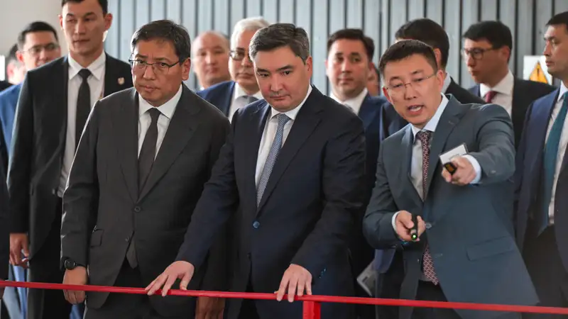 Олжас Бектенов проверил, насколько алматинцы обеспечены питьевой водой