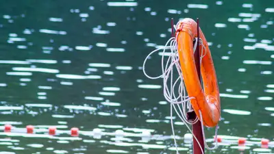 Тонущий человек в воде, тонущий человек, тонущие люди, утопающий, тонуть, утонуть, потонуть, затонуть, утонувший, фото - Новости Zakon.kz от 26.07.2024 00:43