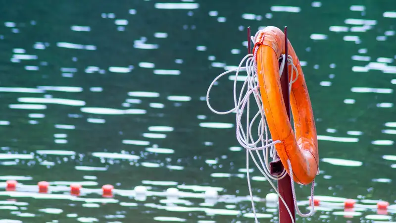 Ребенка на надувном круге унесло в Каспийское море