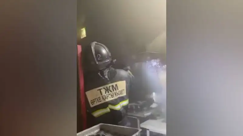 Кухня кафе загорелась в Астане