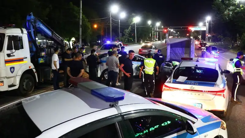 В Алматы лишенный прав водитель сбил насмерть женщину