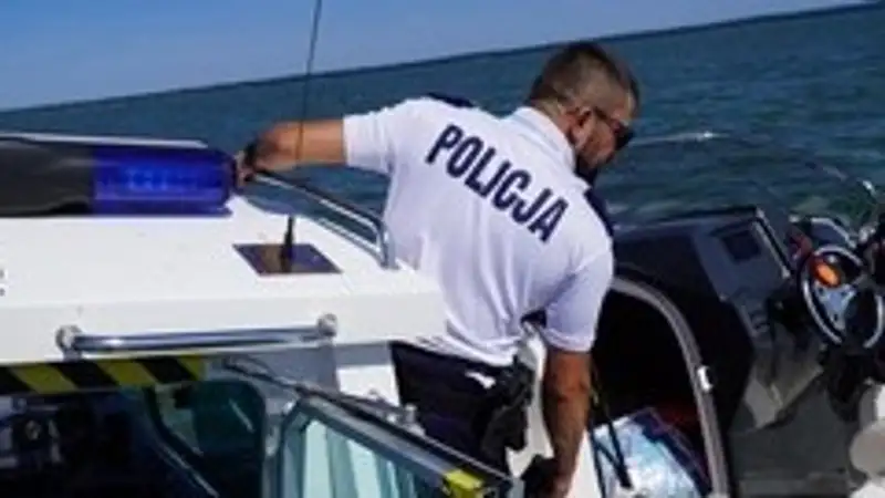 Женщина уснула на надувном матрасе и чуть не уплыла из Польши в Швецию