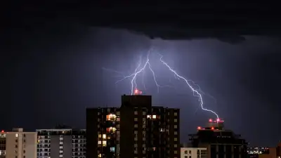 объявлено штормовое предупреждение, фото - Новости Zakon.kz от 17.07.2024 19:45