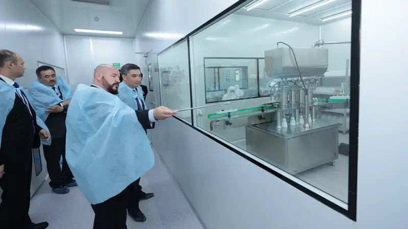 Олжас Бектенов в ВКО ознакомился с работой уникального завода по производству медтехники