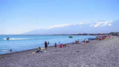 Алаколь, побережье озера, фото - Новости Zakon.kz от 20.07.2024 14:52