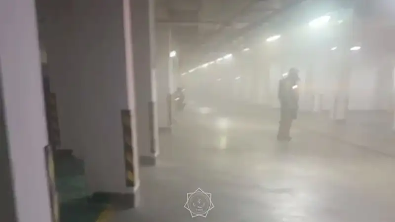 В Астане на паркинге вспыхнули провода