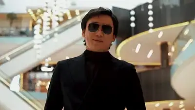 Кайрат Нуртас показал, с кем "отжег" на сцене после выхода на свободу, фото - Новости Zakon.kz от 22.07.2024 17:07